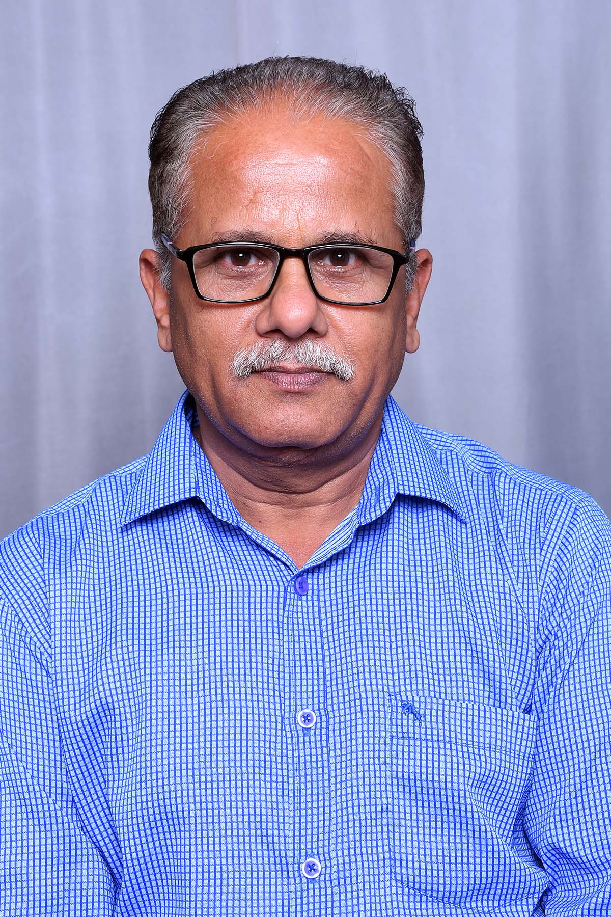 श्री.श्रीकृष्ण इनामदार, संचालक, गणेश वाचनालय, परभणी 